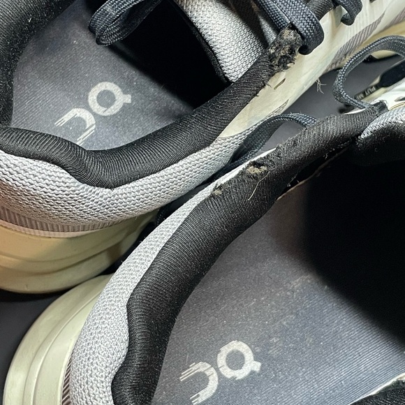 On cloud On Running cloudrunner sneakers women’s 9 size - Picture 11 of 11